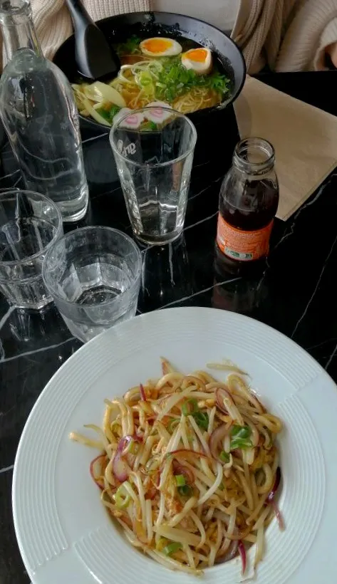 Premier Plan Udon Sauté Second Plan Ramen Soyo